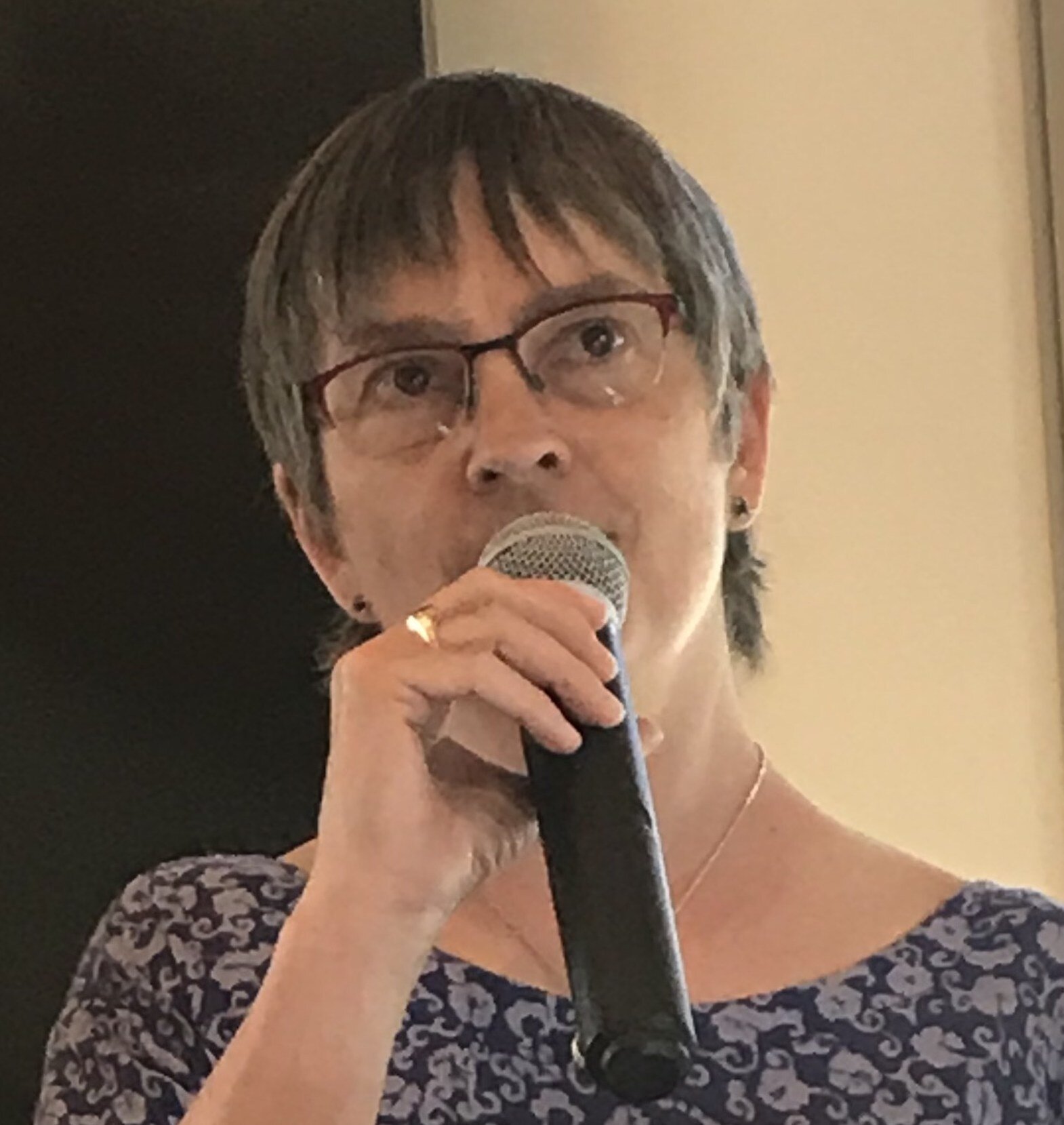 Martha Dallas sharing the story of a loved one’s life. Photo by a member of the deceased’s family.